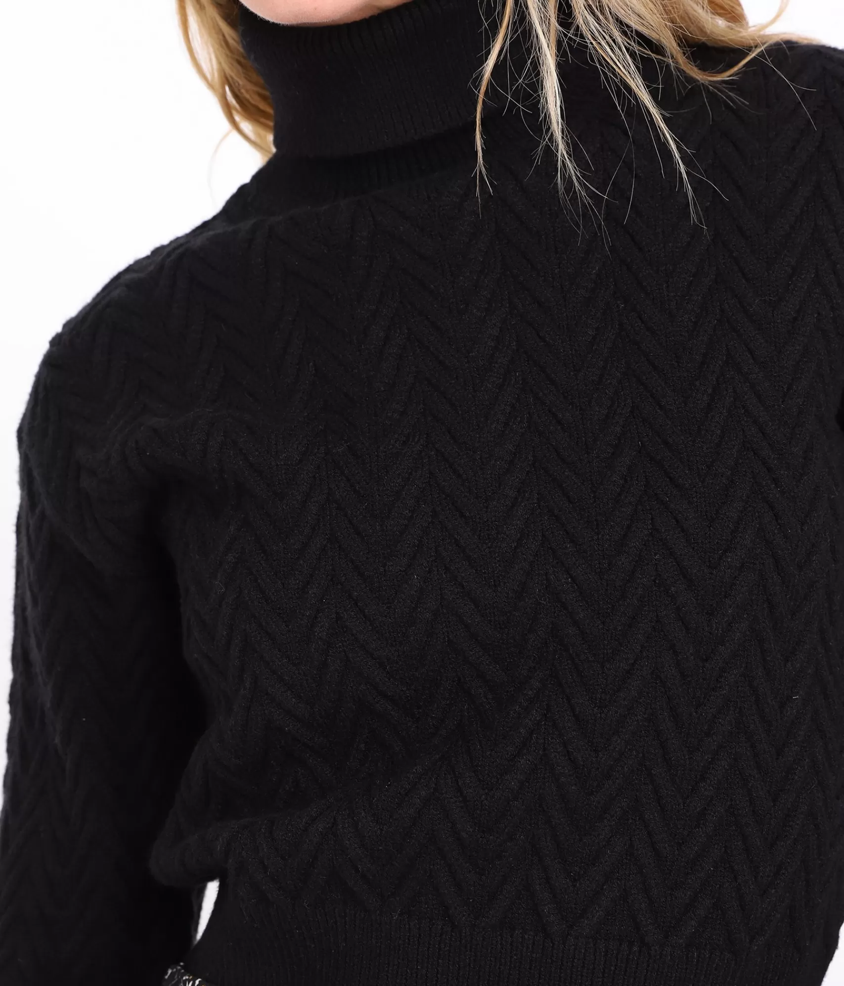 EDJI Maille - Sweat féminin col montant Vanessa, Nouvelle collection confort hivernale  
Détail en côtes - Hiver 2024, Tenue décontractée élégante avec motifs ton sur ton