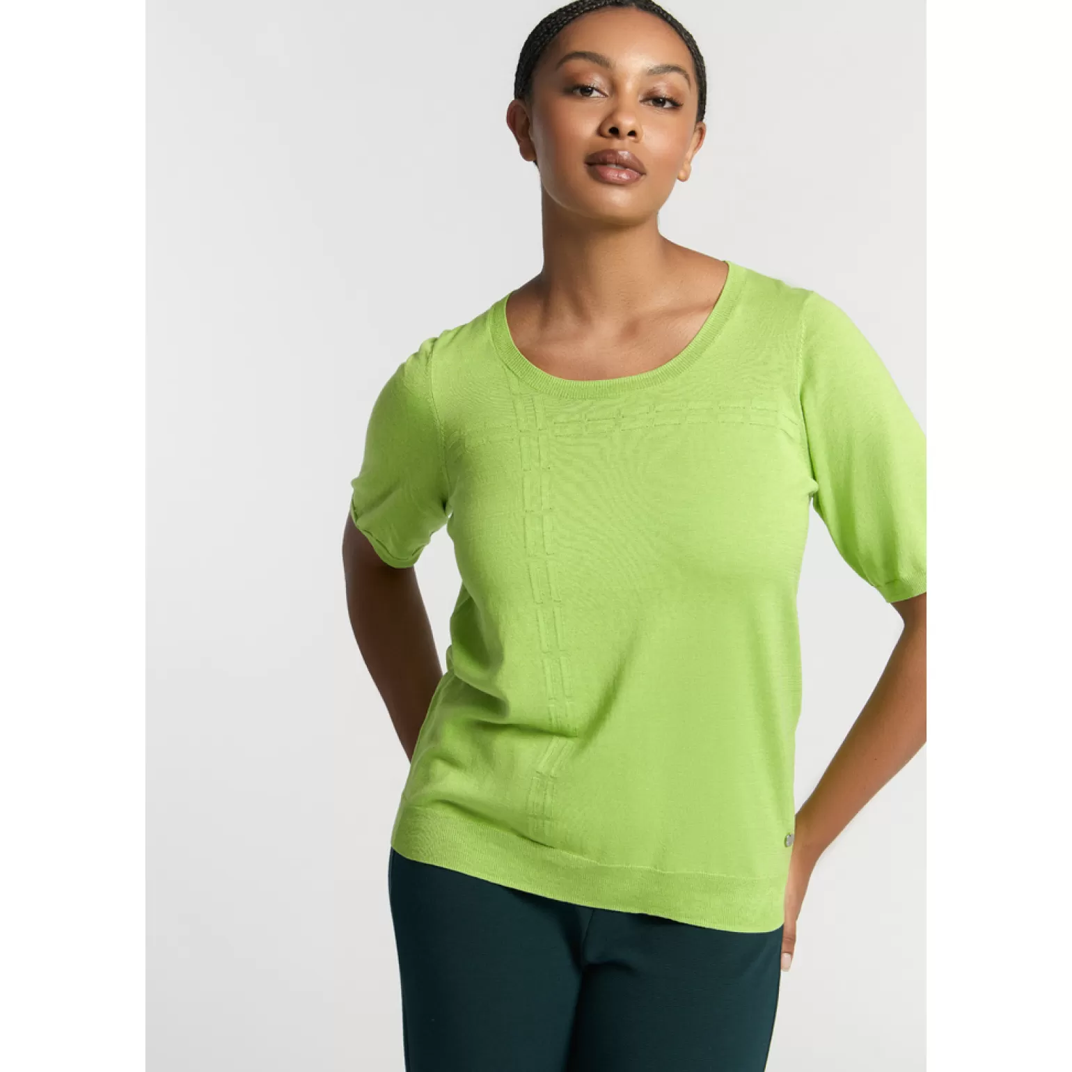 Pull-over féminin en laine avec motifs ajourés - Promotion exclusive Xandres