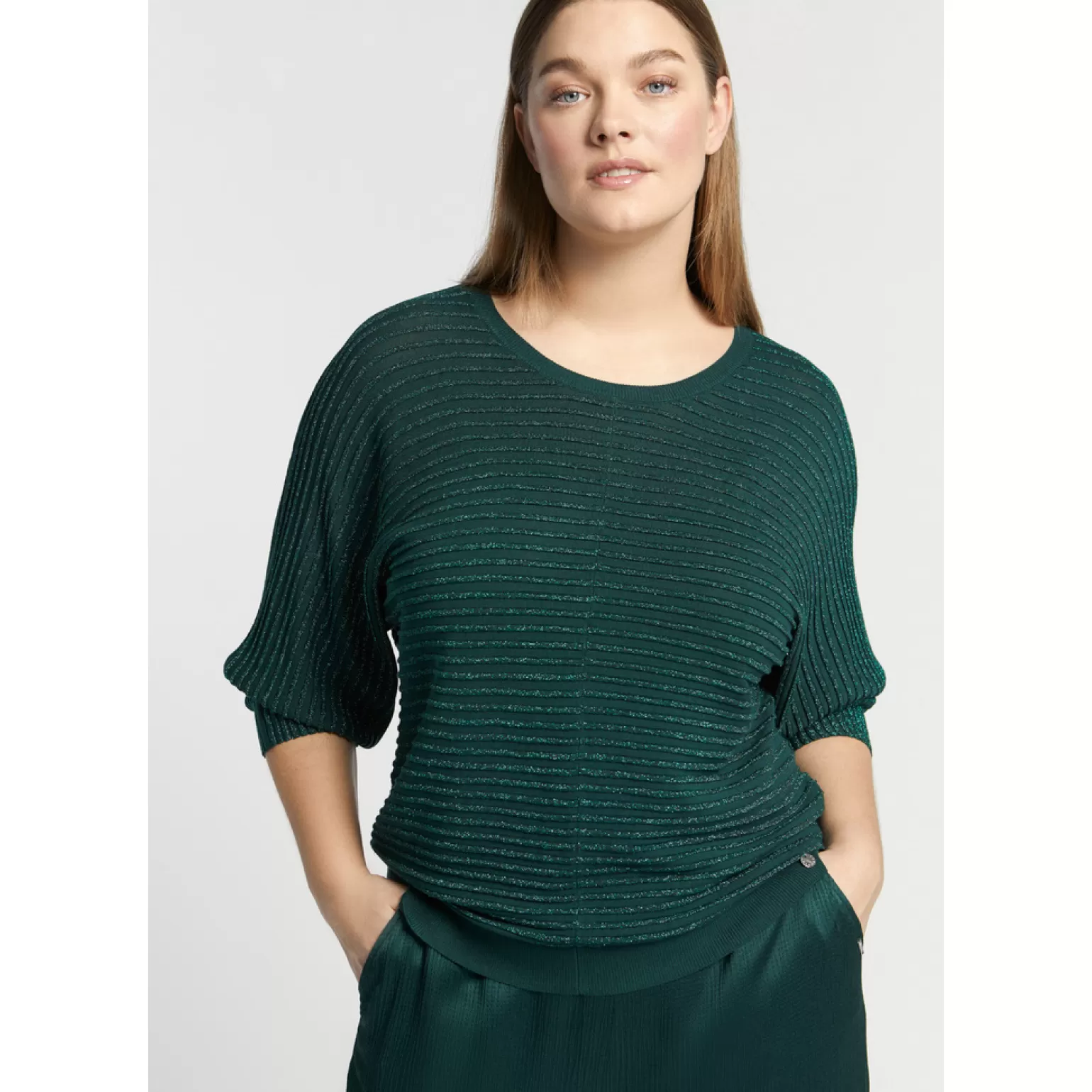 Sweater féminin en tricot élégant avec détails scintillants - Motifs brodés artistiques Xandres Édition Exclusive