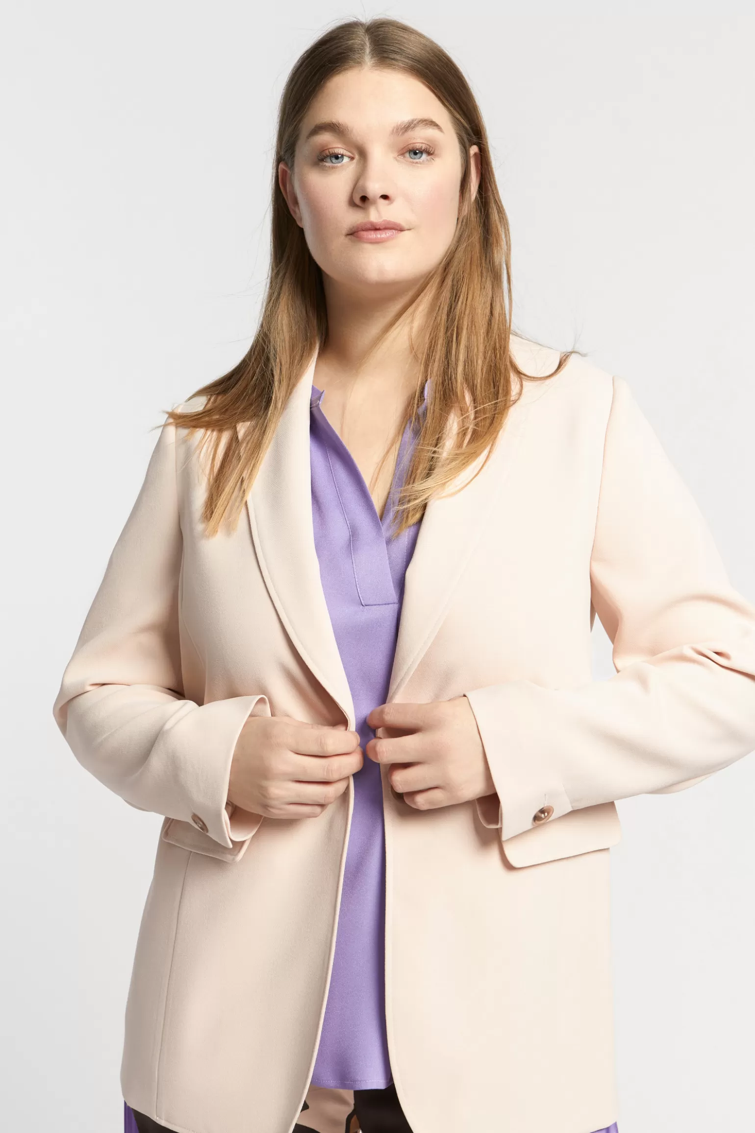 Blazer droit élégant à col revers par Xandres - Coupe structurée et prix attractif