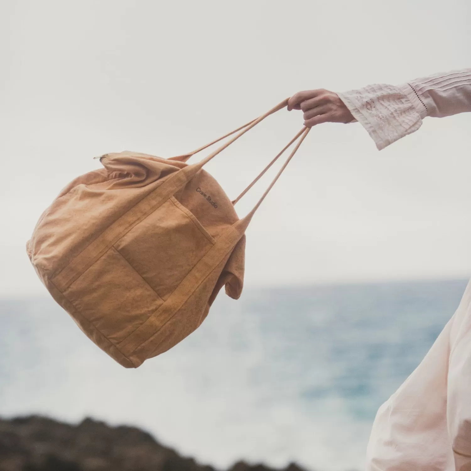 Sac Jour Nuit Studio Craie - Toile en coton bio avec poches organisées, nuance Dahlia Rose - Édition Exclusive pour vos escapades urbaines