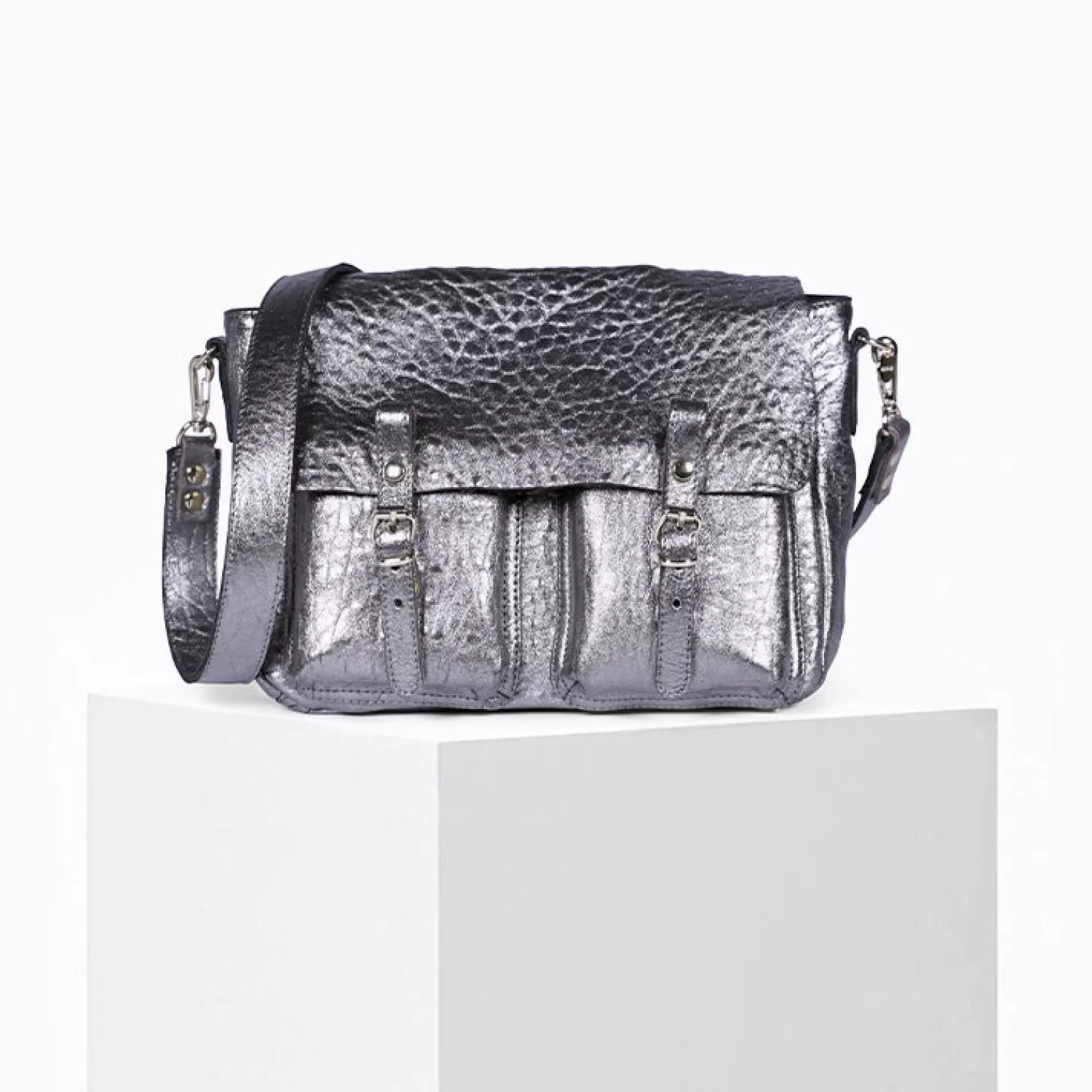 Pochette Compacte Bulles Mathématiques - Finition Argent Métallisé par Hot Craie Studio | Style Urbain et Élégance Moderne