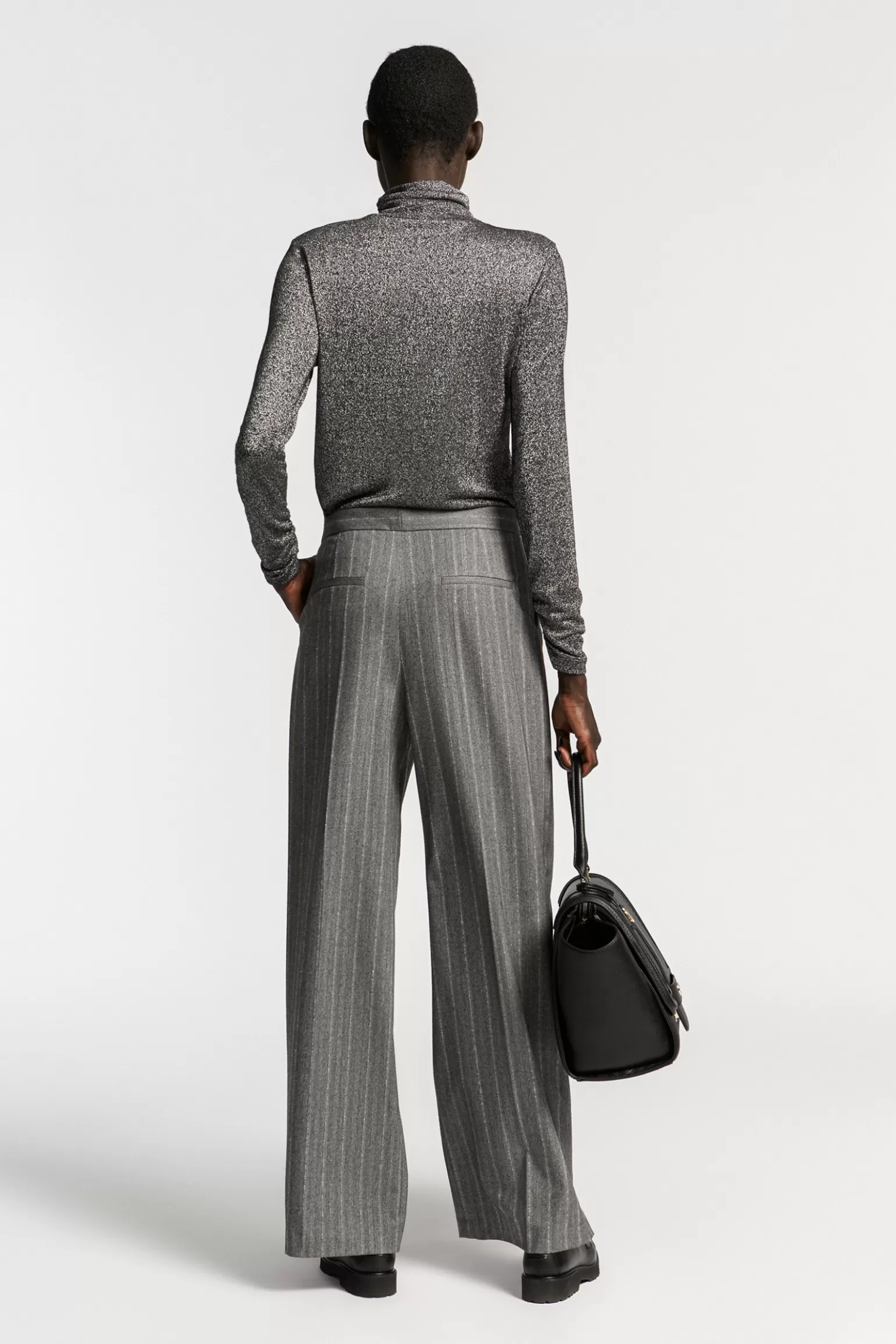 Découvrez le sous-pull Xandres en maille lurex - Élégance discrète avec des reflets brillants - Modèle confortable pour un style sophistiqué - Disponible en ligne exclusivement