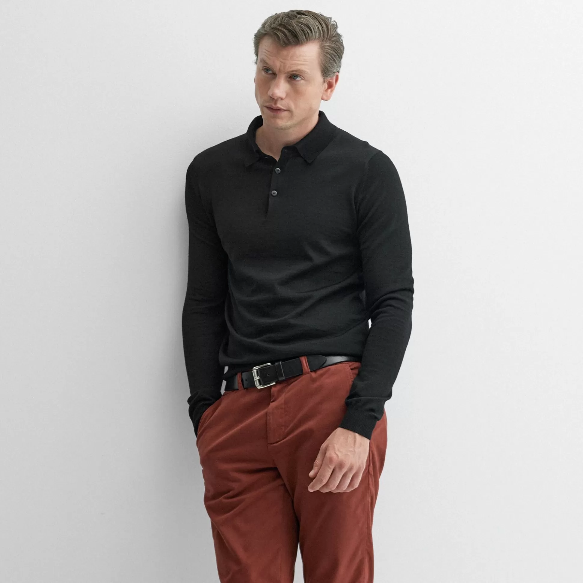 Pull en Laine Élégant Oliver Sweeney - Noir Profond Sulby  
Collection Automne-Hiver - Tricot Doux & Respirant  
Modèle Intemporel pour Tenue Décontractée Chic