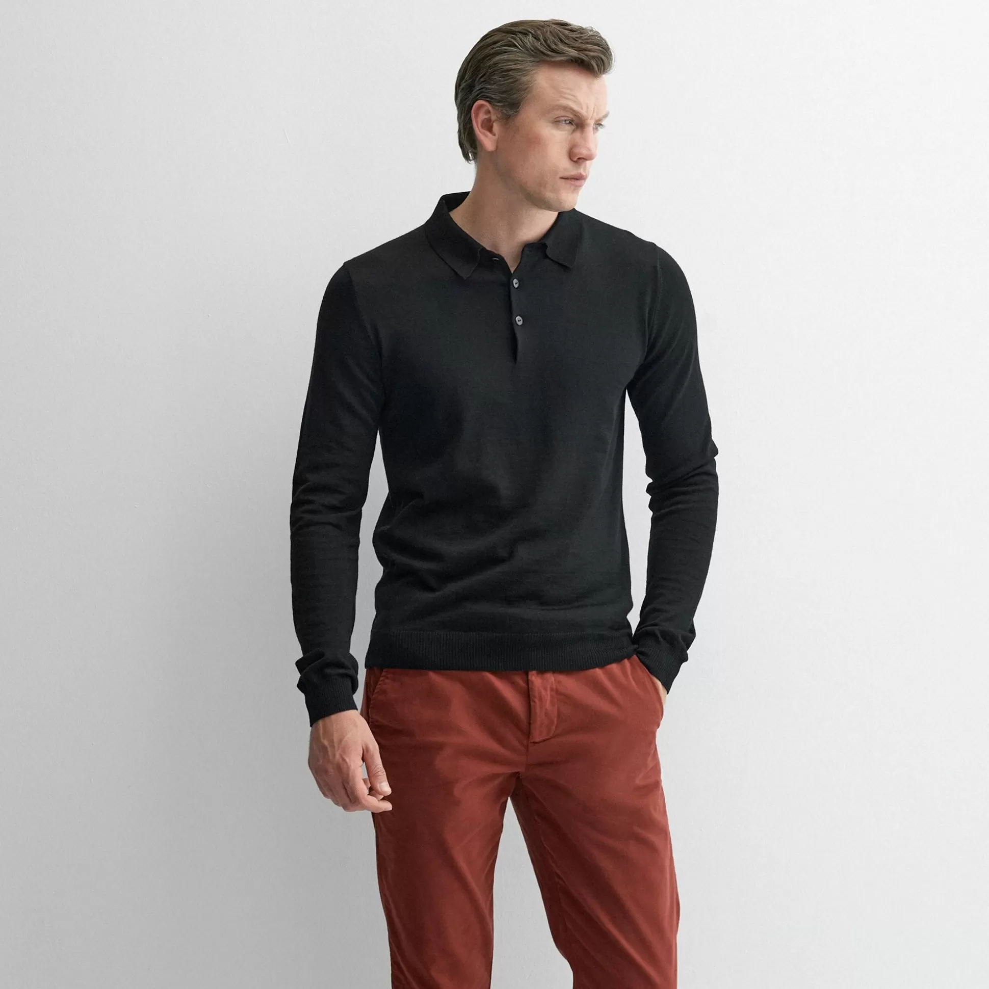 Pull en Laine Élégant Oliver Sweeney - Noir Profond Sulby  
Collection Automne-Hiver - Tricot Doux & Respirant  
Modèle Intemporel pour Tenue Décontractée Chic