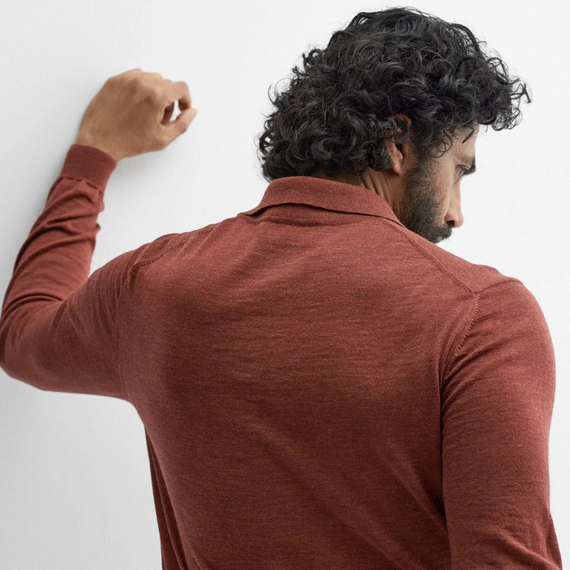 Pull Homme Oliver Sweeney en Maille Rustique - Confort Élégant de la Collection Sulby, Teinte Rouille Naturel