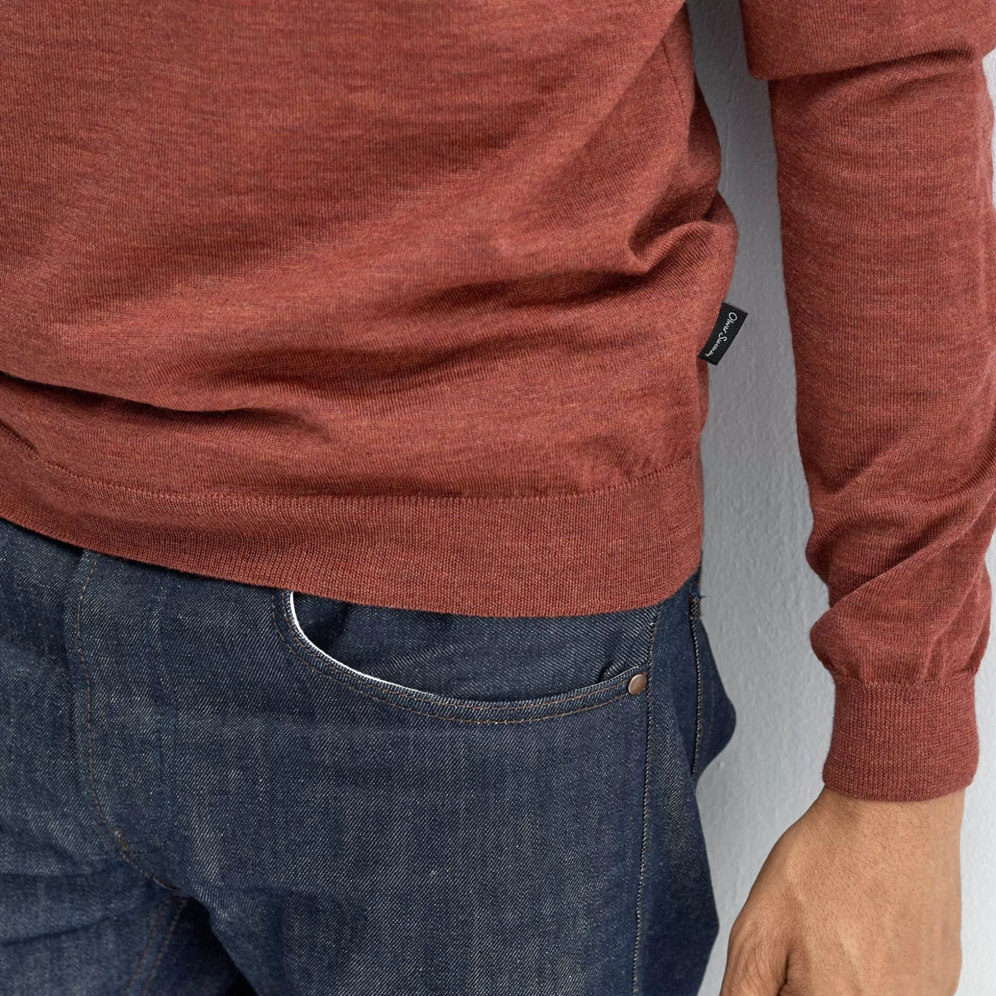 Pull Homme Oliver Sweeney en Maille Rustique - Confort Élégant de la Collection Sulby, Teinte Rouille Naturel