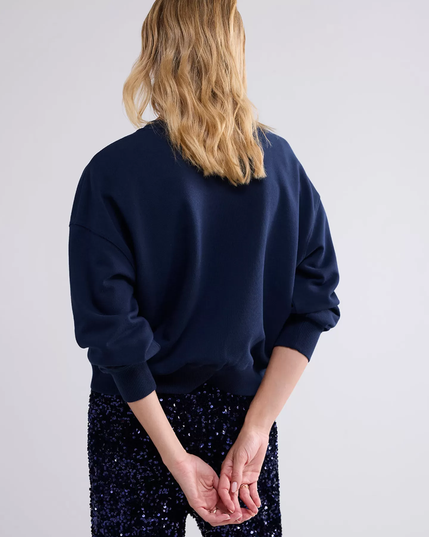 Pull Femme Élégant Summum - Broderies Métallisées Bleu Nuit - Tendance Printemps 2024