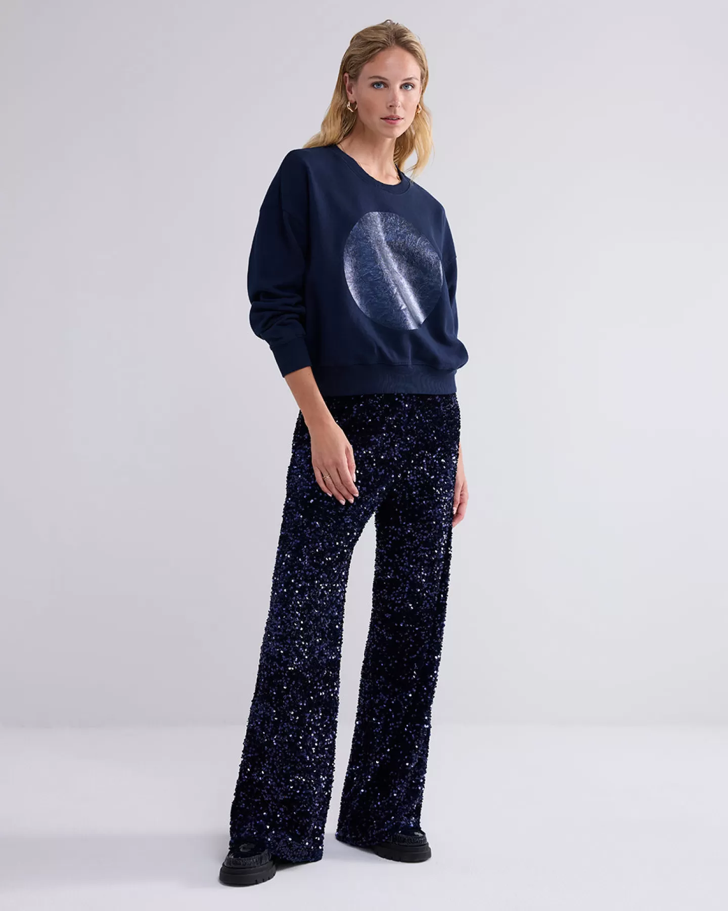 Pull Femme Élégant Summum - Broderies Métallisées Bleu Nuit - Tendance Printemps 2024