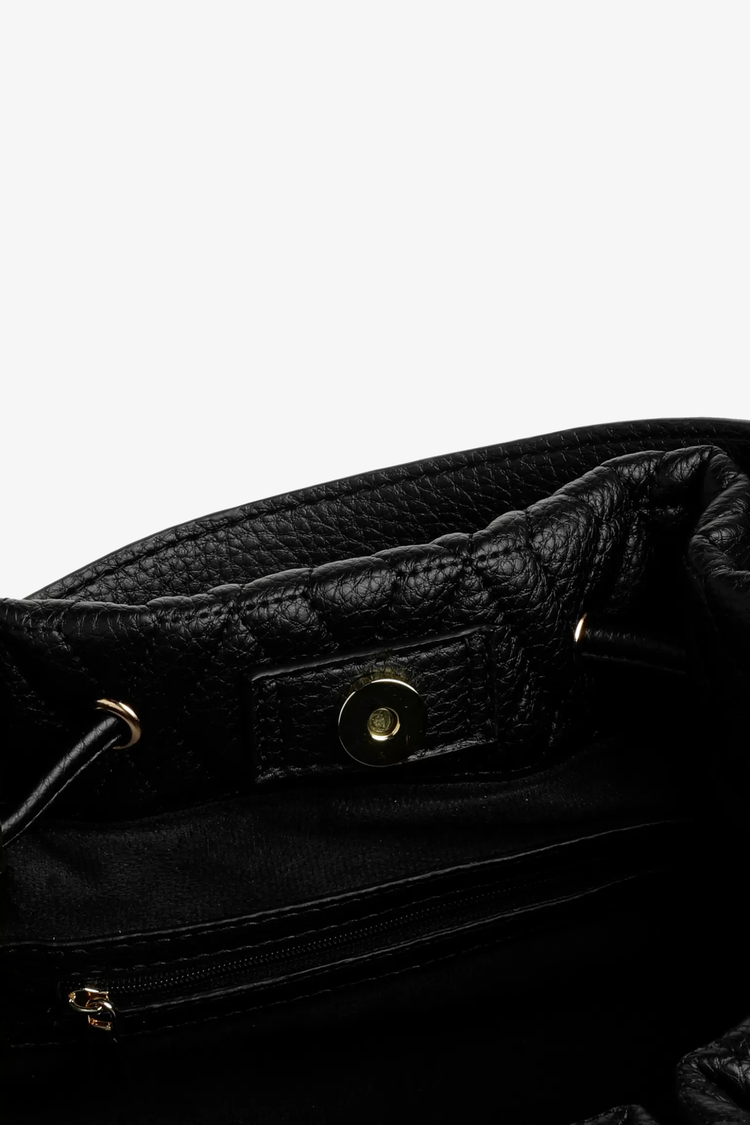 Sac matelassé élégant - Déclinaison cuir souple Xandres Collection Exclusives 

(Option alternative plus créative : Étole structurée à effet couture diamant - Modèle signature Xandres Automne 2024)