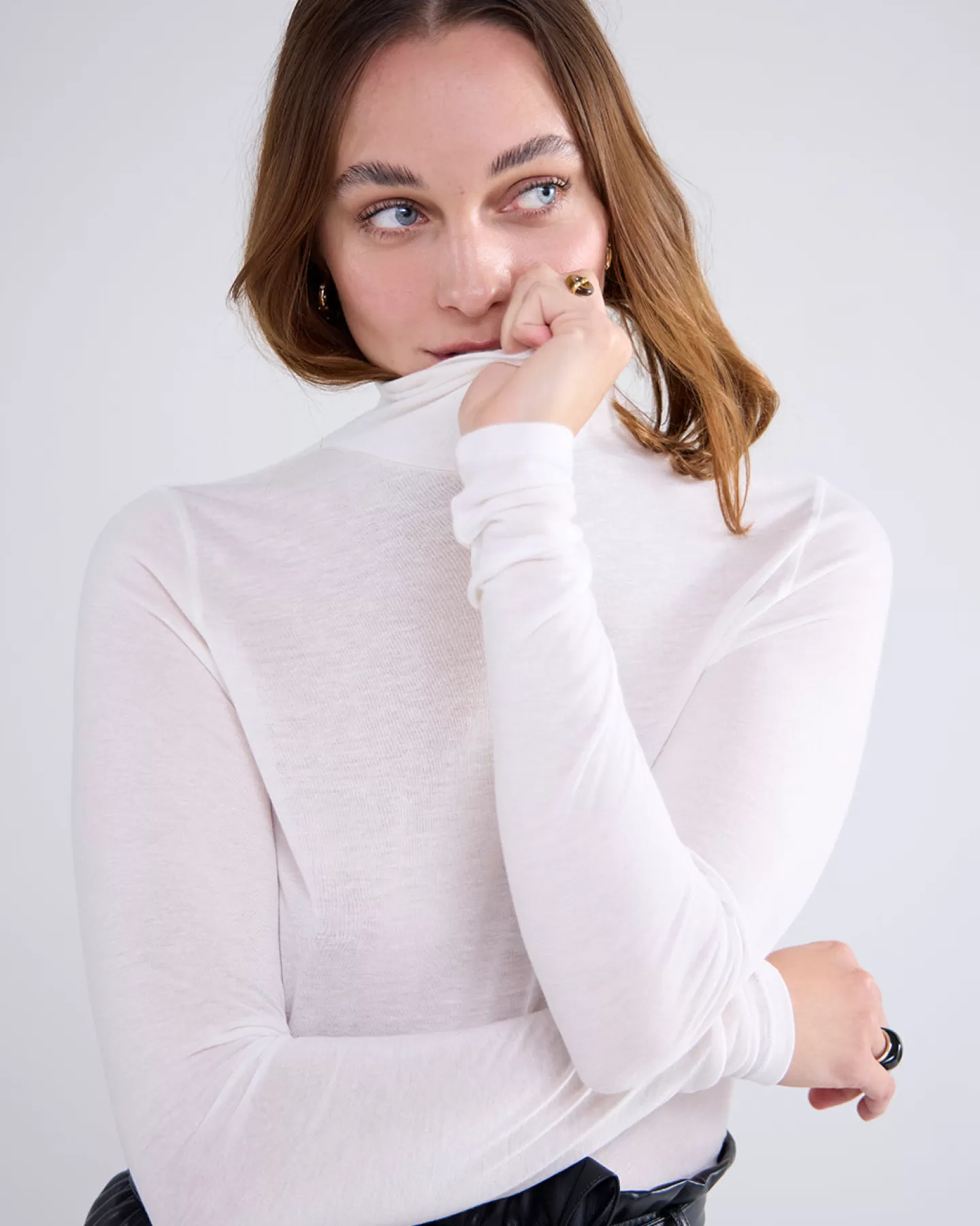 Décolleté Crémeux à Reflets Métallisés - Haut Femme Élégant