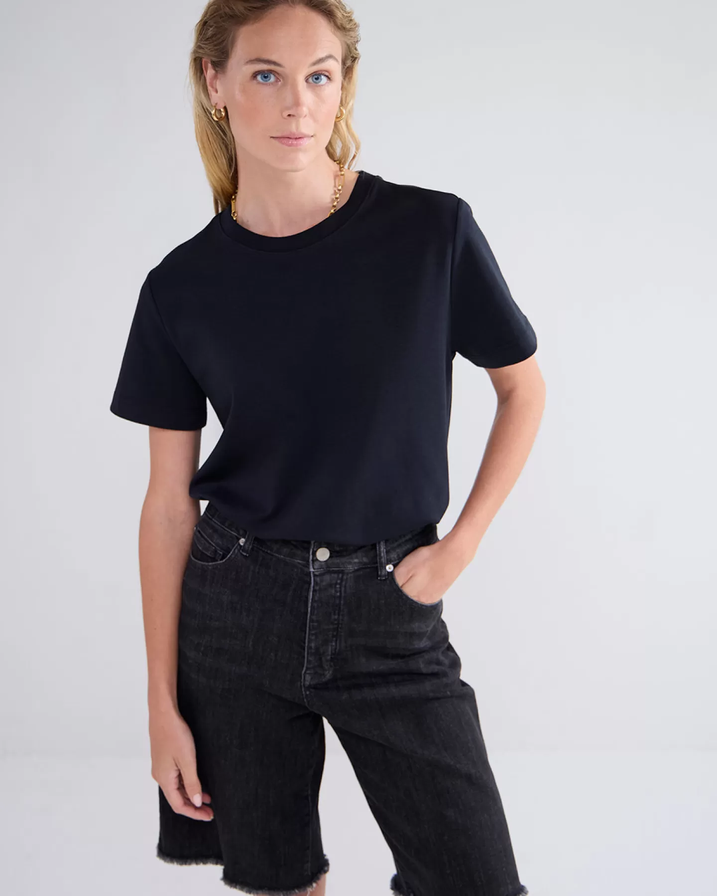 Élégant Haut d'Été Noir - Coupe Essentielle Confortable
