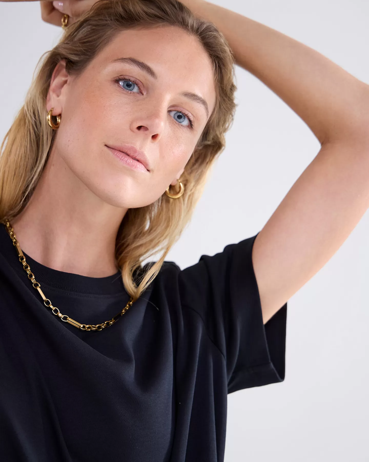 Élégant Haut d'Été Noir - Coupe Essentielle Confortable