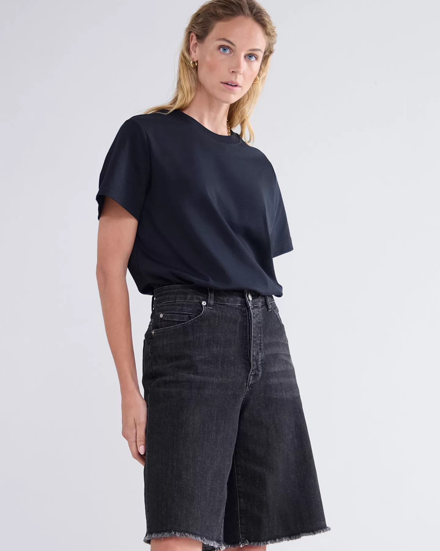 Élégant Haut d'Été Noir - Coupe Essentielle Confortable