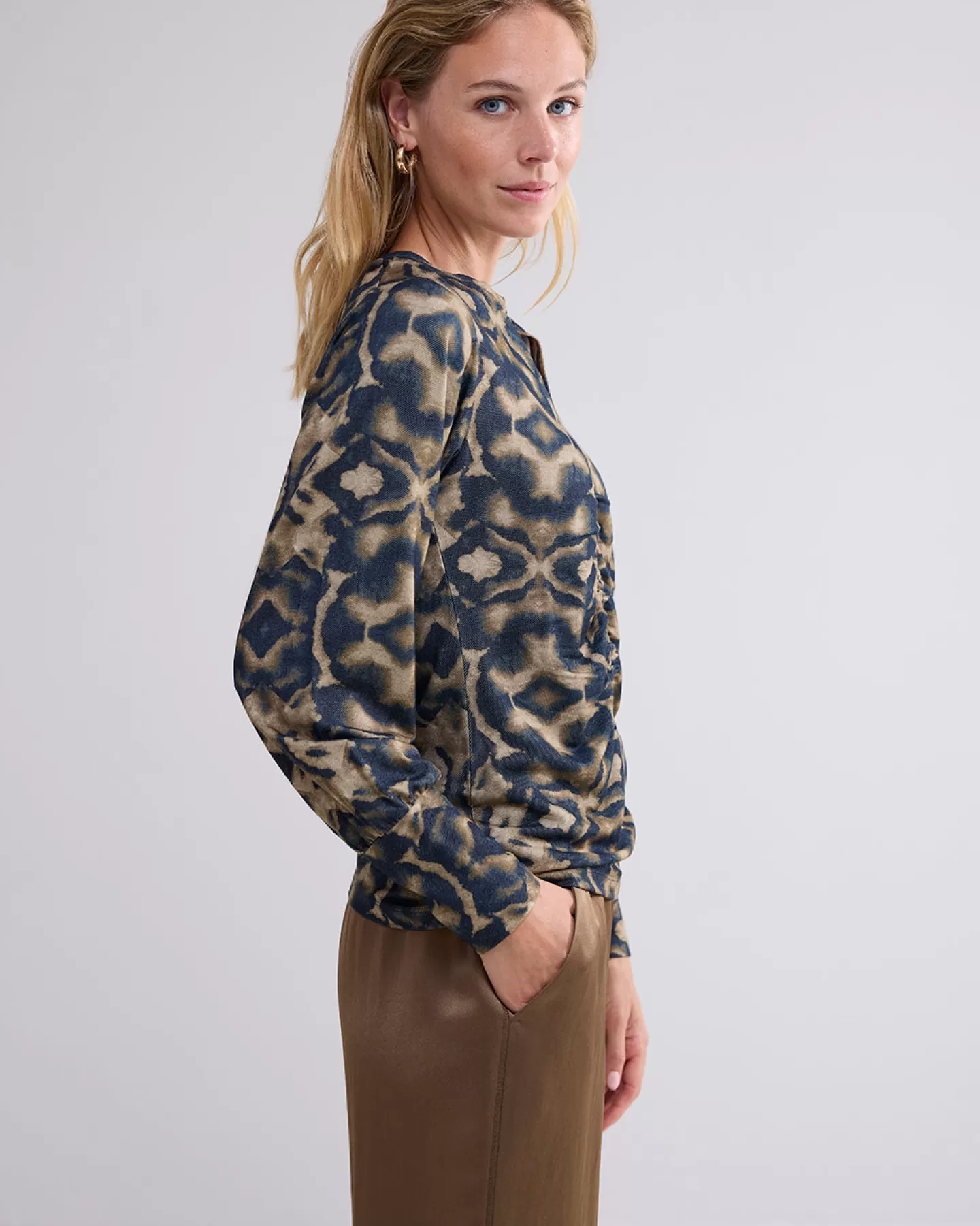 T-shirts & Débardeurs > T-shirt Femme Élégant Vert Forêt - Détails Graphiques et Style Urbain
