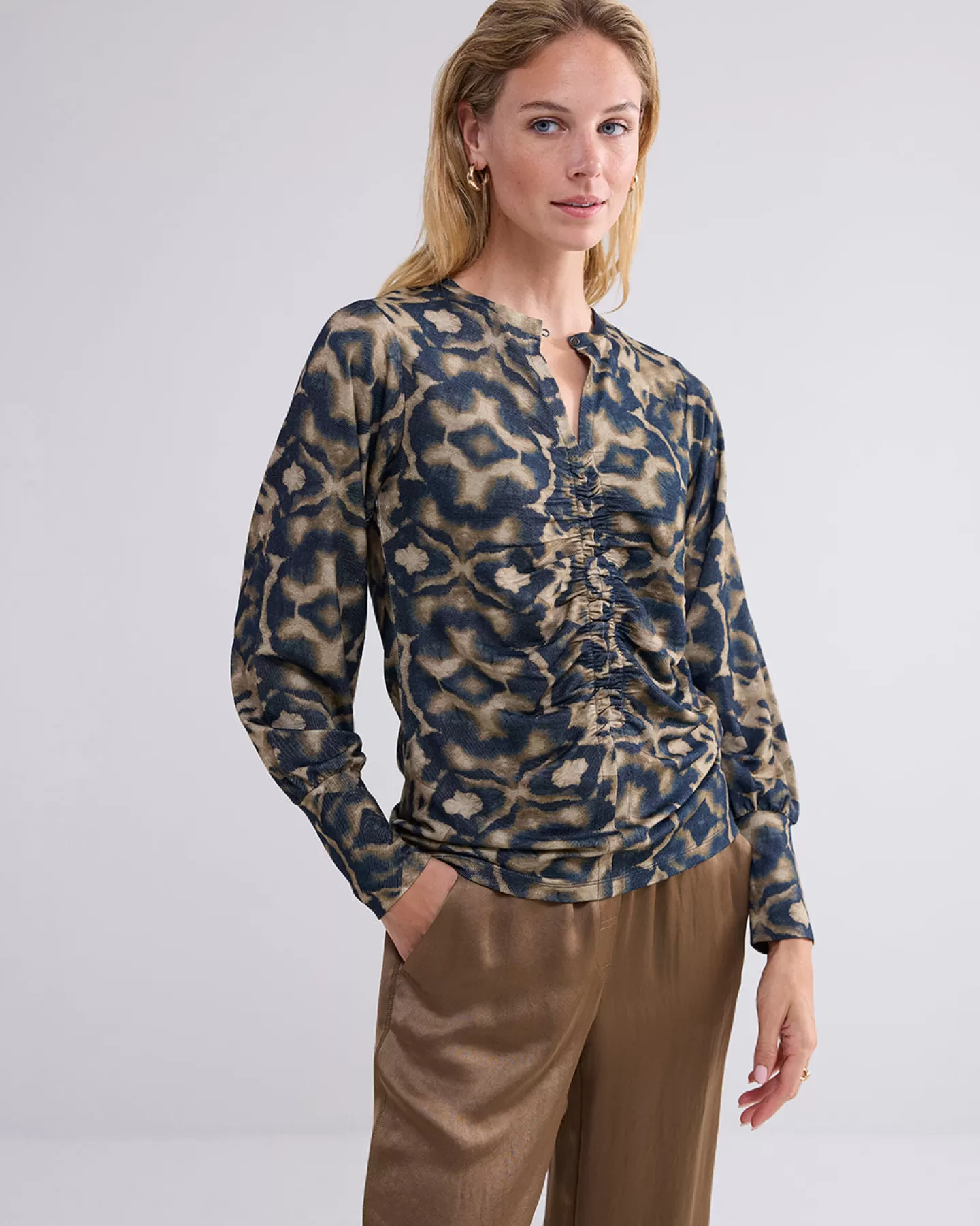 T-shirts & Débardeurs > T-shirt Femme Élégant Vert Forêt - Détails Graphiques et Style Urbain