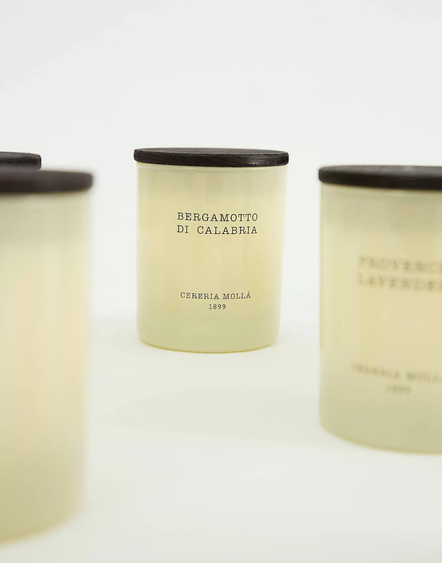 Bougie Élégante en Verre Dépoli - Collection Haut de Gamme Cerería Mollá avec Couvercle Amovible pour une Décoration Raffinée et Parfum d'Ambiance Luxueux