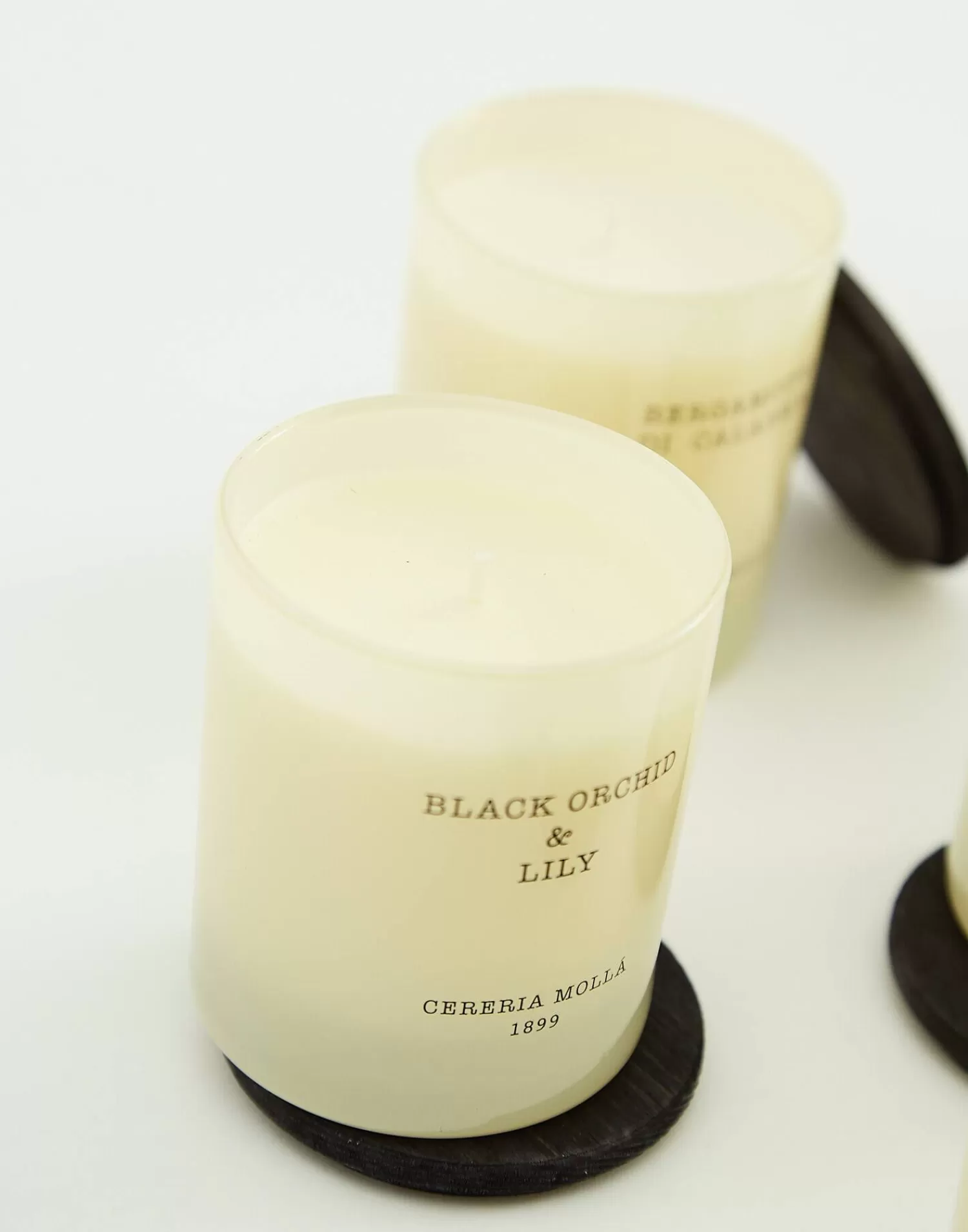 Bougie Élégante en Verre Dépoli - Collection Haut de Gamme Cerería Mollá avec Couvercle Amovible pour une Décoration Raffinée et Parfum d'Ambiance Luxueux