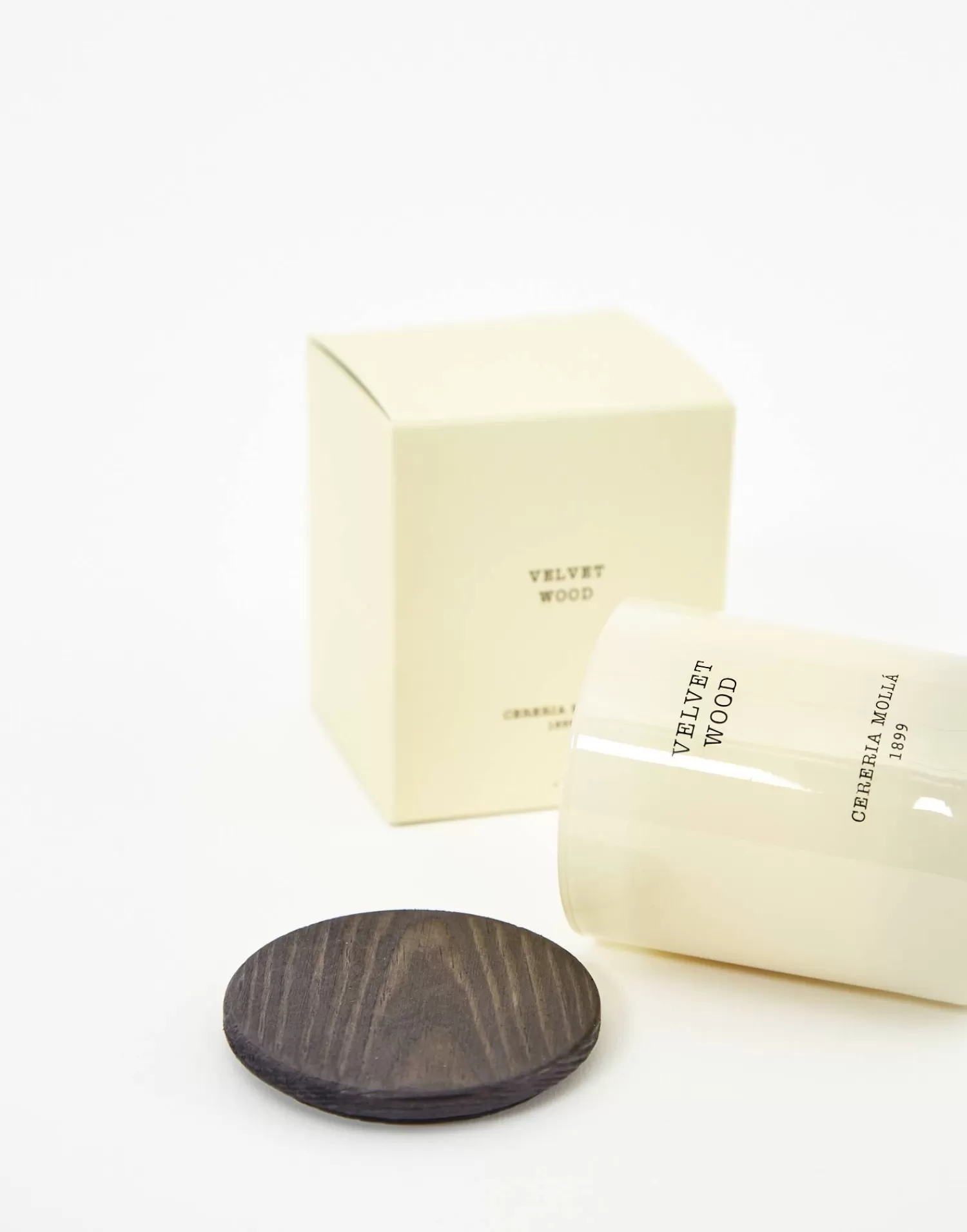 Bougie Élégante en Verre Dépoli - Collection Haut de Gamme Cerería Mollá avec Couvercle Amovible pour une Décoration Raffinée et Parfum d'Ambiance Luxueux