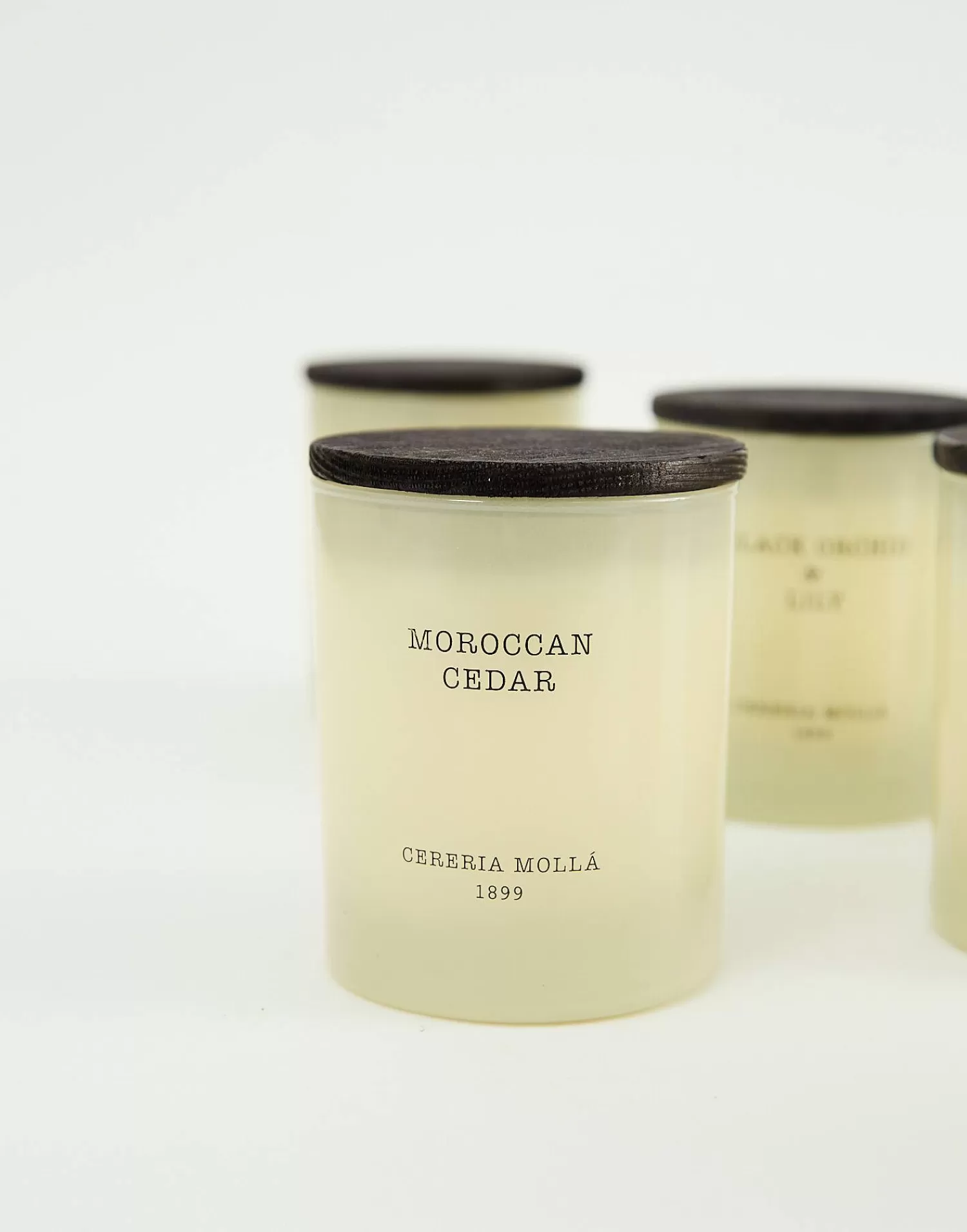 Bougie Élégante en Verre Dépoli - Collection Haut de Gamme Cerería Mollá avec Couvercle Amovible pour une Décoration Raffinée et Parfum d'Ambiance Luxueux