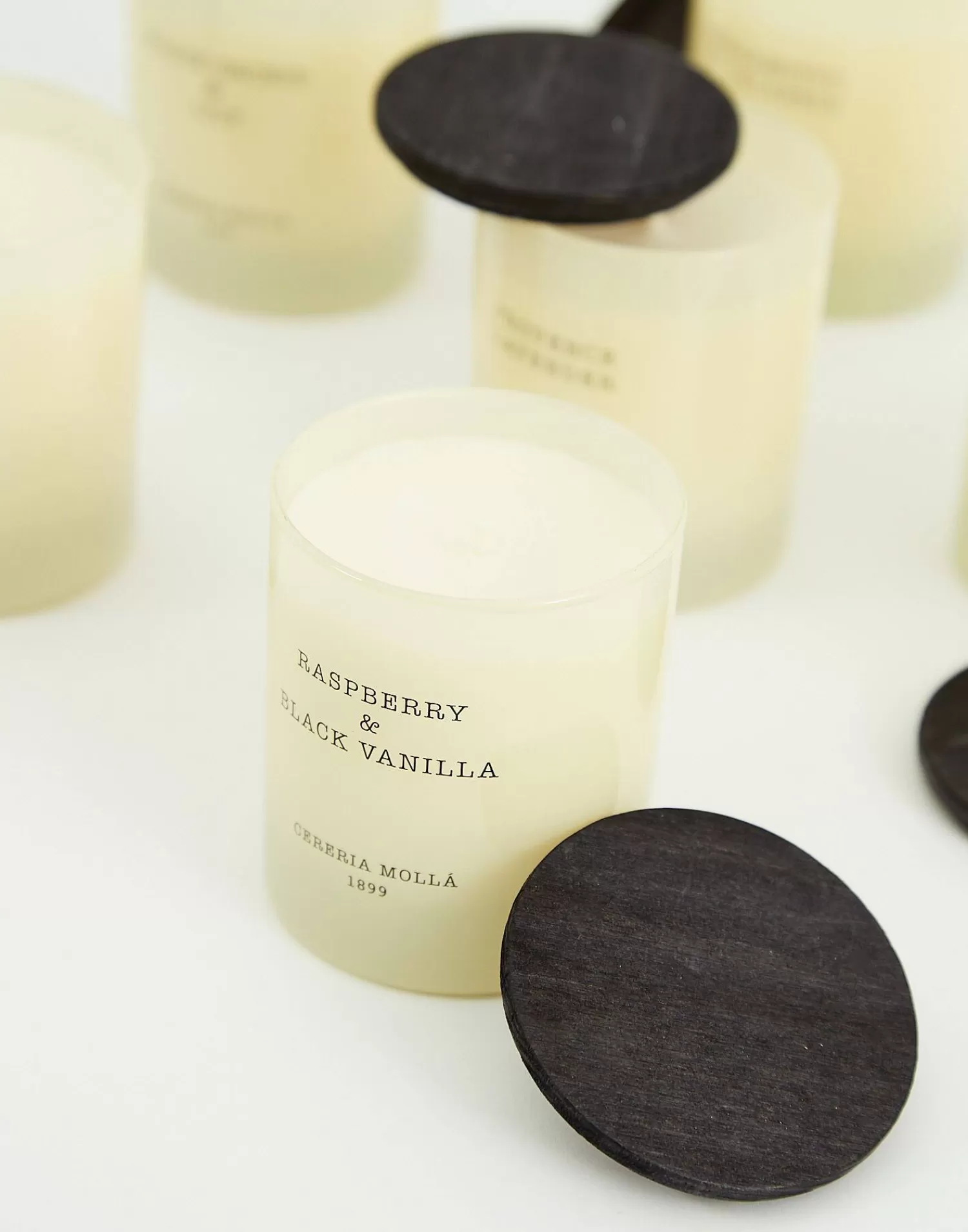 Bougie Élégante en Verre Dépoli - Collection Haut de Gamme Cerería Mollá avec Couvercle Amovible pour une Décoration Raffinée et Parfum d'Ambiance Luxueux