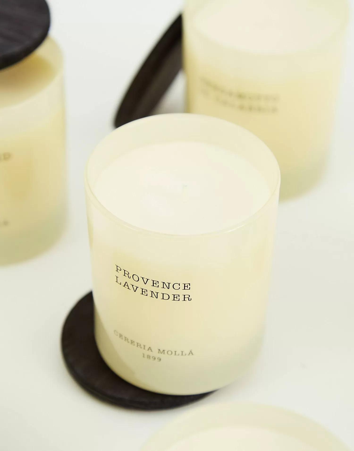 Bougie Élégante en Verre Dépoli - Collection Haut de Gamme Cerería Mollá avec Couvercle Amovible pour une Décoration Raffinée et Parfum d'Ambiance Luxueux