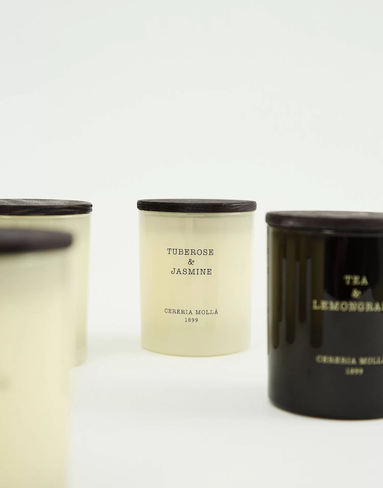 Bougie Élégante en Verre Dépoli - Collection Haut de Gamme Cerería Mollá avec Couvercle Amovible pour une Décoration Raffinée et Parfum d'Ambiance Luxueux