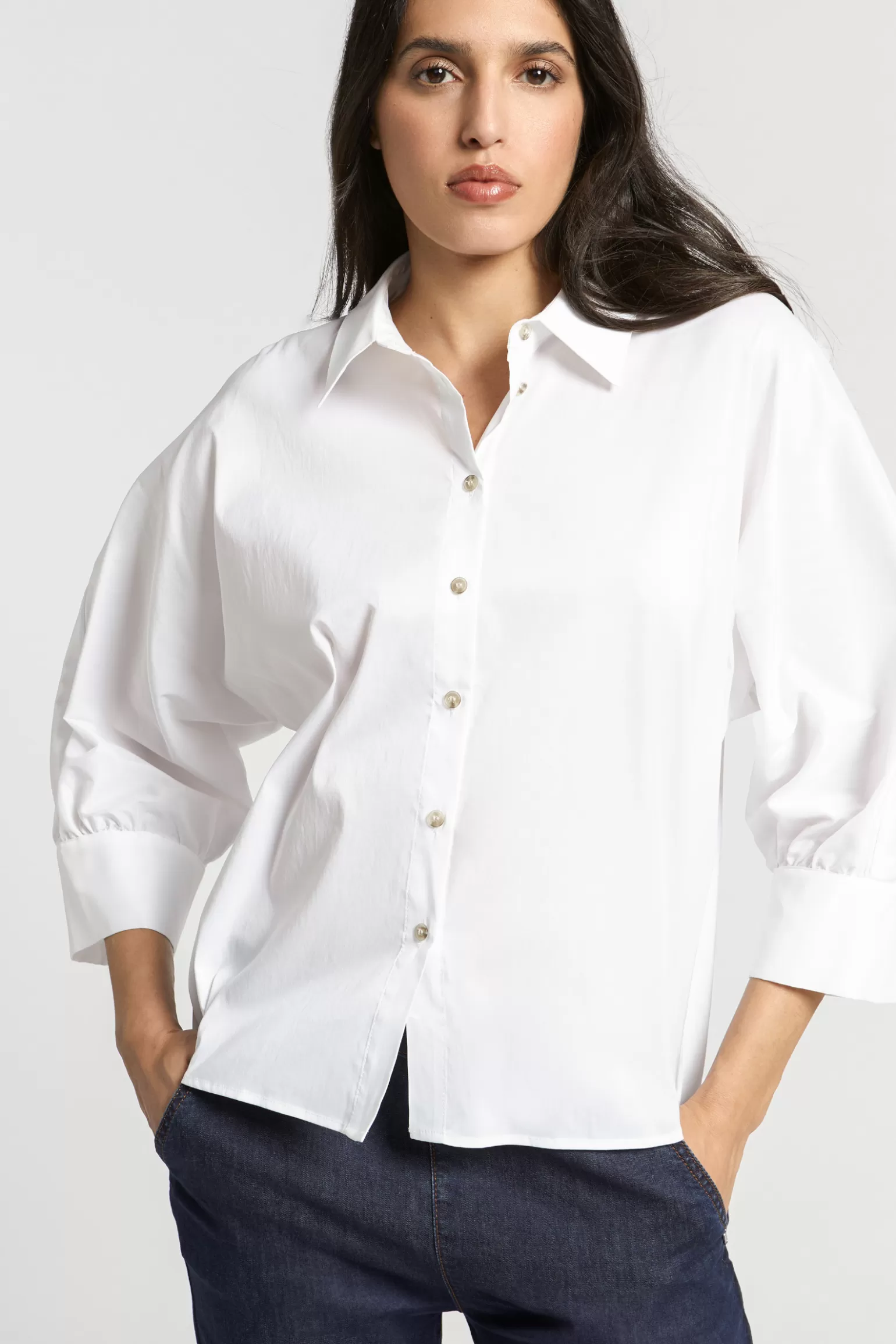 Blouse stylisée col chemisier - Coupe généreuse pour un look sophistiqué Xandres

（：，