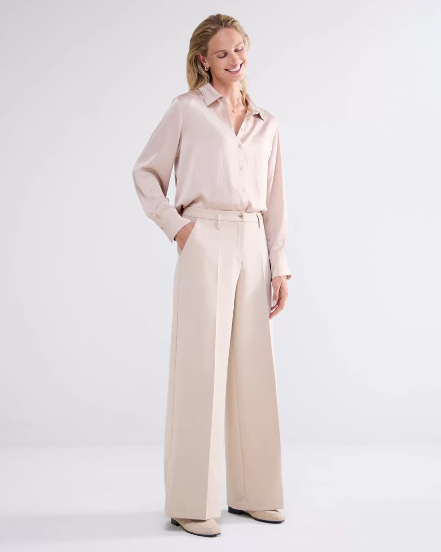 Pantalons & Combinaisons Élégants - Modèle Évasé Crème Tendance