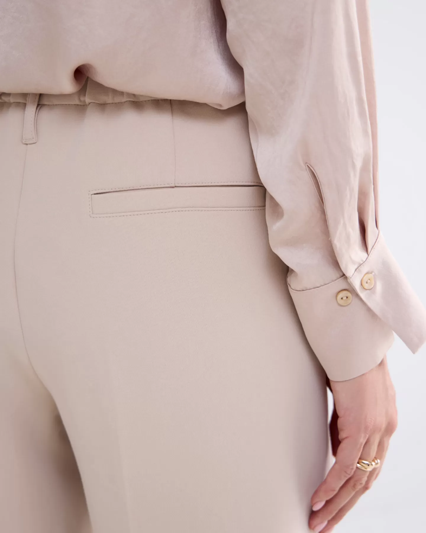 Pantalons & Combinaisons Élégants - Modèle Évasé Crème Tendance