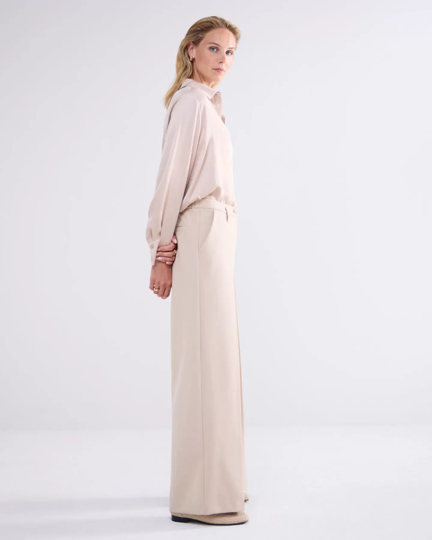 Pantalons & Combinaisons Élégants - Modèle Évasé Crème Tendance