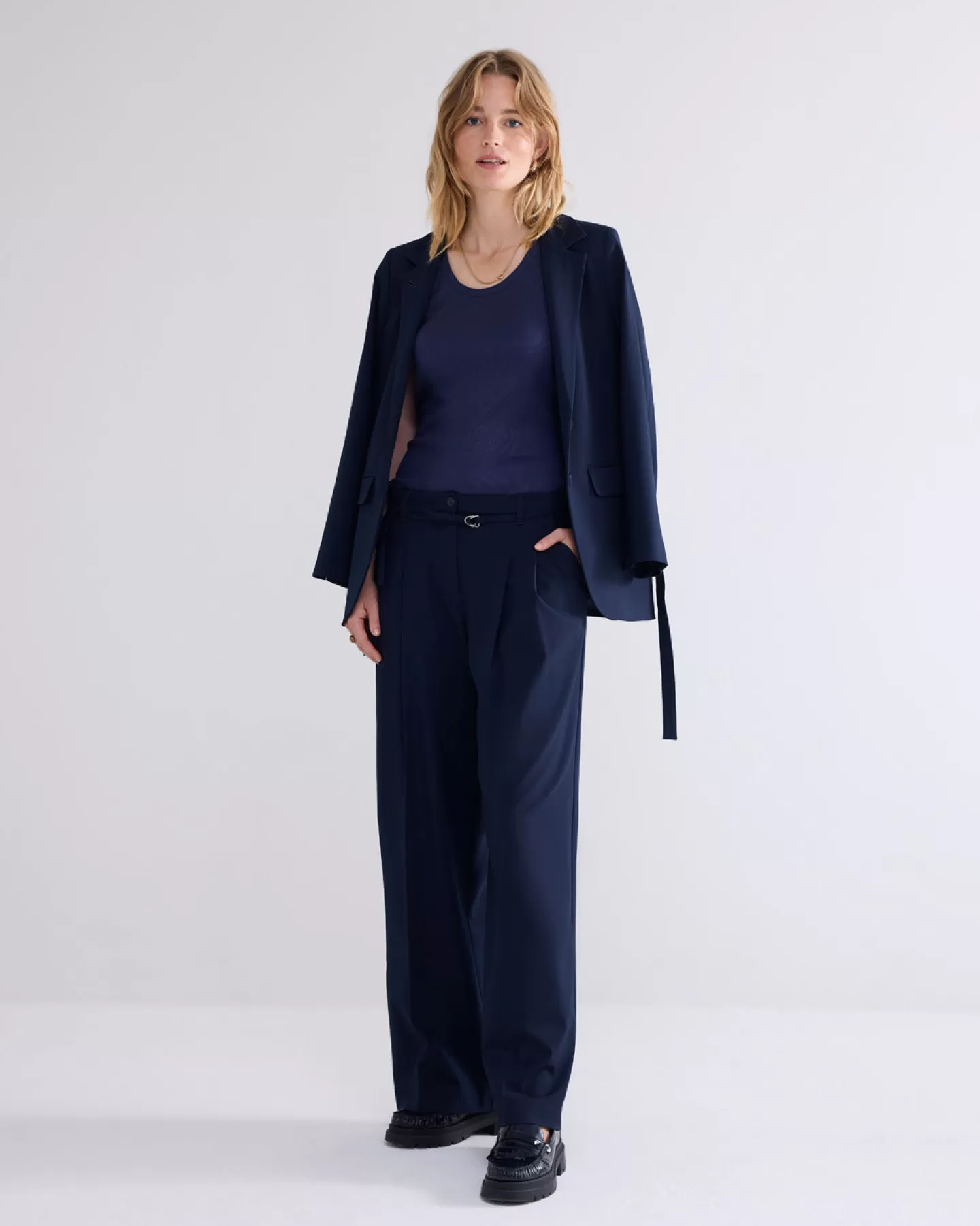 Pantalon Large Summum à Plis avec Ceinture Ajustable - Bleu Marine Élégant pour Style Décontracté Chic