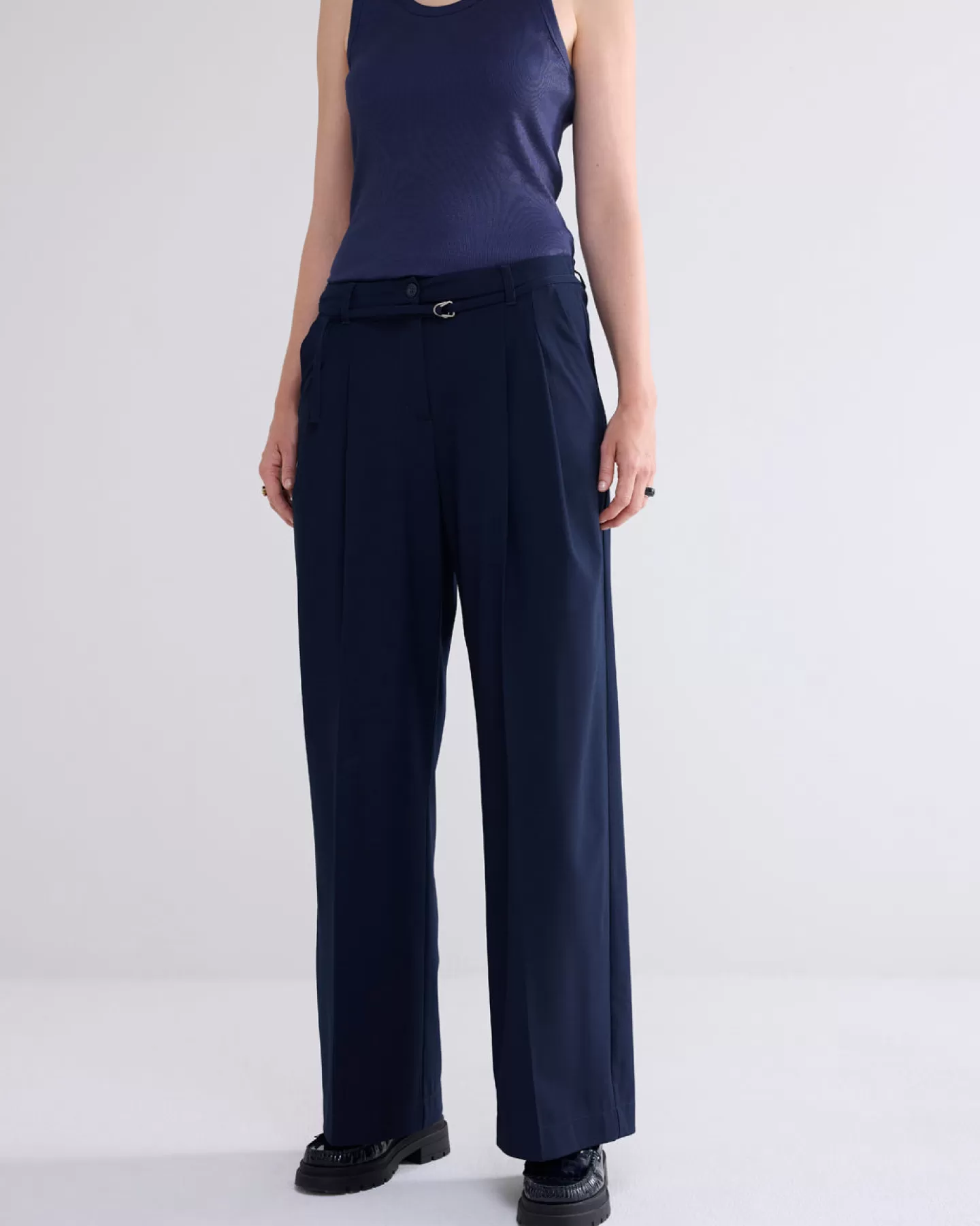 Pantalon Large Summum à Plis avec Ceinture Ajustable - Bleu Marine Élégant pour Style Décontracté Chic