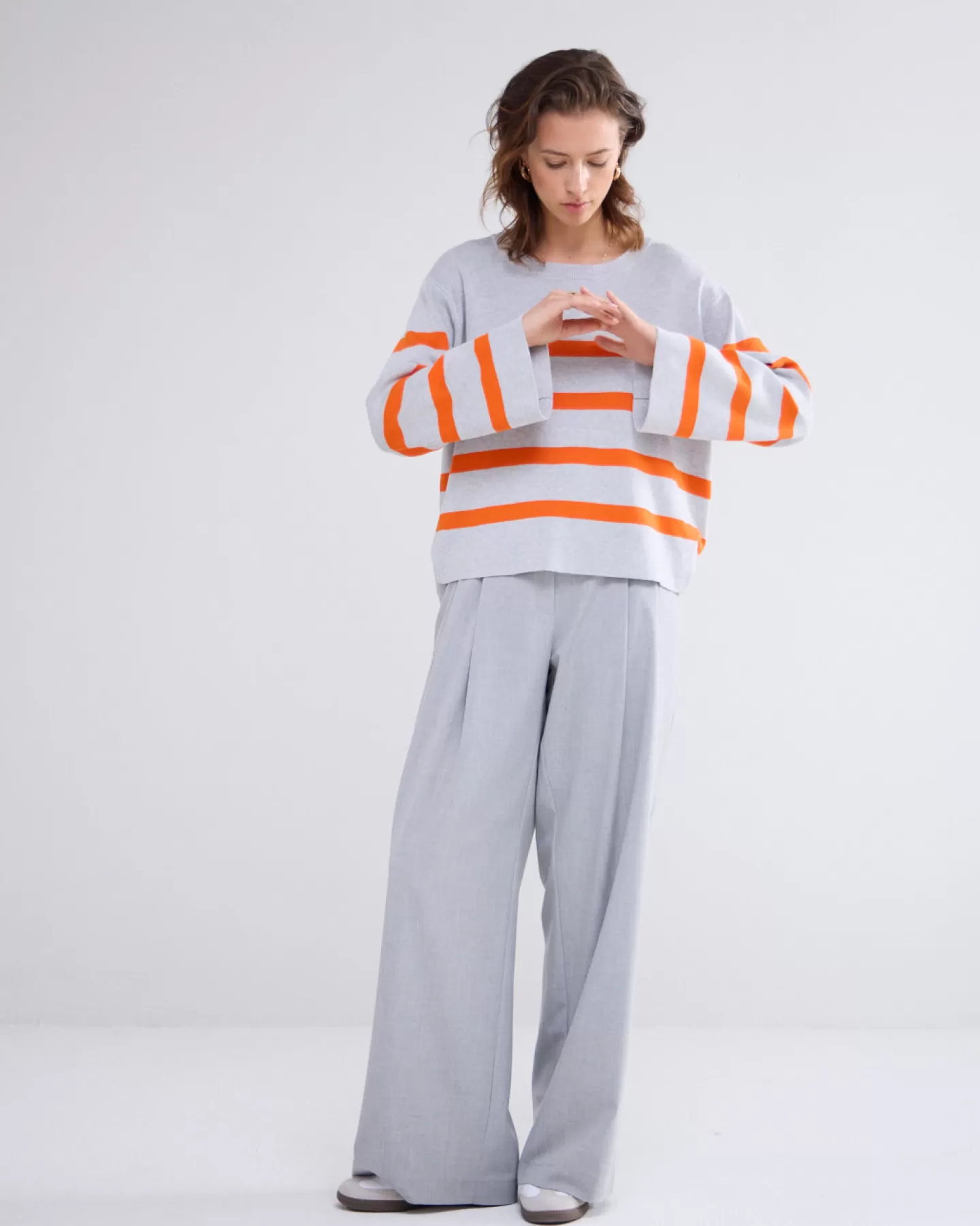 Pantalon Femme Élégant Taille Haute - Coupe Wide-Leg avec Ceinture Adjustable et Détails Plissés - Gris Anthracite Tendance Printemps/Été 2024