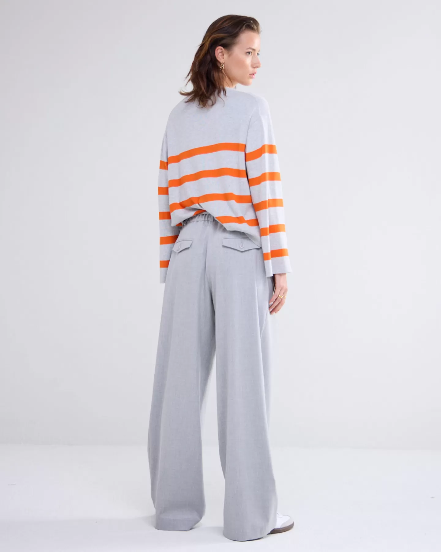 Pantalon Femme Élégant Taille Haute - Coupe Wide-Leg avec Ceinture Adjustable et Détails Plissés - Gris Anthracite Tendance Printemps/Été 2024